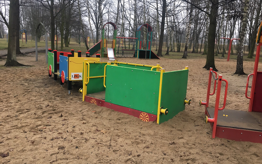 Pociąg w parku Miejskim już z nowym wagonikiem
