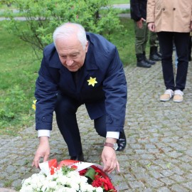 powiększ zdjęcie: Uczciliśmy pamięć powstania w getcie warszawskim