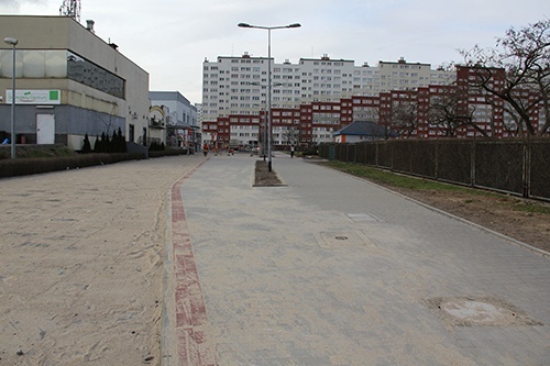 Kostka zamiast asfaltu na Osi Kartuskiej