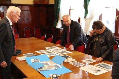 Obrazy Waltera Bayera mogą trafić do Legnicy