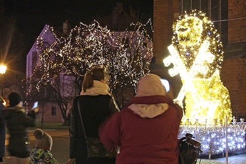 Lew będzie dłużej opowiadał bajki