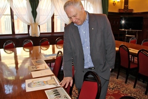 Prezydent Legnicy przyznał nagrodę specjalną Satyrykonu 2015