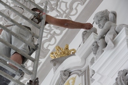 Złocone korony wróciły do Sali Królewskiej