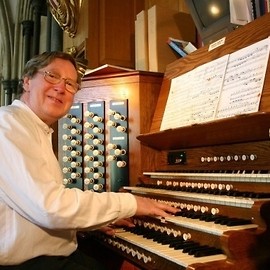 Zagra organista, który kocha krykieta