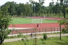 Nowoczesne obiekty sportowe w legnickim parku poddane certyfikacji FIFA i PZLA