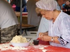 VII Otwarte Mistrzostwa Legnicy w Lepieniu Pierogów (w ramach Niedzieli na Zakaczawiu)