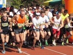 Prawie tysiąc biegaczy wystartowało w Biegu Lwa Legnickiego