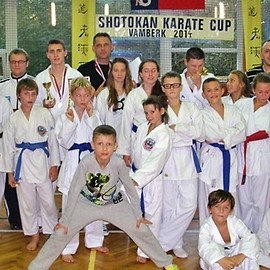 Medalowy turniej legnickich karateków