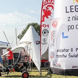 Próbne loty motoparalotniarzy