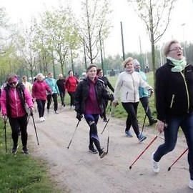 Lubisz Nordic Walking? Chodź z kijami