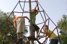 Legnicki Viessmann kolejny raz funduje miastu plac zabaw dla dzieci
