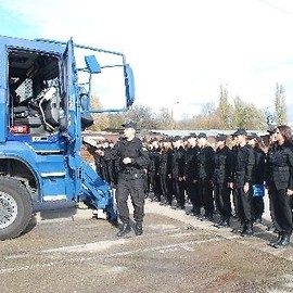 Jak policja zapewnia bezpieczeństwo imprez masowych? Pokaz dla uczniów klas mundurowych