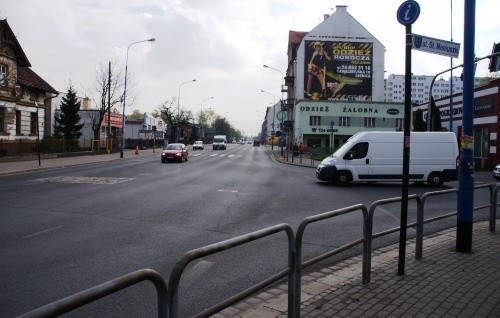 Ciężarówka uszkodziła sygnalizację świetlną