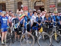 Rowerzyści z miast partnerskich odwiedzili legnicki ratusz