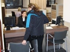 Pierwsi klienci Wydziału Spraw Obywatelskich już obsłużeni w Akademii Rycerskiej