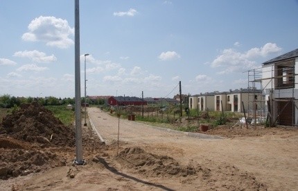Ulica Okulickiego w budowie. Inwestowanie w drogi na Piekarach B rozwija ...