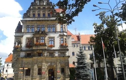 Urzędnicy podróżują najtaniej