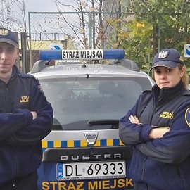Strażnicy sprawdzają co palimy