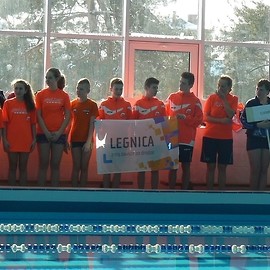 Worek medali legnickich pływaków na turnieju w Drohobyczu
