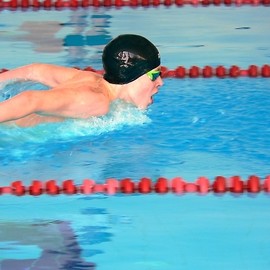 powiększ zdjęcie: Worek medali legnickich pływaków na turnieju w Drohobyczu