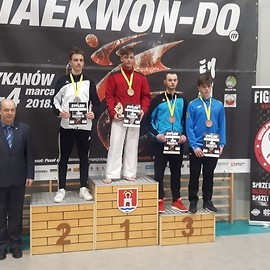 powiększ zdjęcie: Deszcz medali legnickich taekwondoków w Pucharze Polski