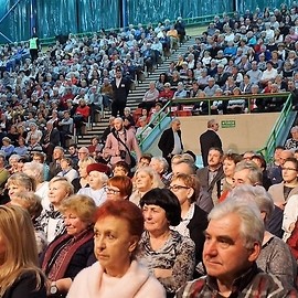 powiększ zdjęcie: Marek Torzewski zaśpiewał legniczankom