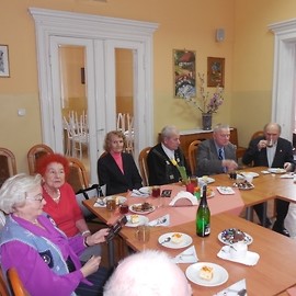 powiększ zdjęcie: Dzień Kobiet i jubileusze u Weteranów Pracy