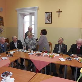 powiększ zdjęcie: Dzień Kobiet i jubileusze u Weteranów Pracy