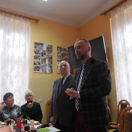 powiększ zdjęcie: Dzień Kobiet i jubileusze u Weteranów Pracy