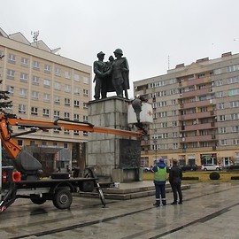 Pomnik Wdzięczności już niebawem zniknie z placu Słowiańskiego