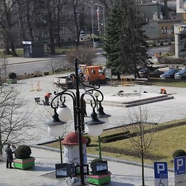 powiększ zdjęcie: Cokół Pomnika Wdzięczności już rozebrany