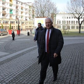 powiększ zdjęcie: Legnicka tradycja. Jałmużniczy chleb, śledź i grosz