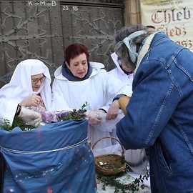 powiększ zdjęcie: Legnicka tradycja. Jałmużniczy chleb, śledź i grosz