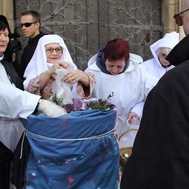 powiększ zdjęcie: Legnicka tradycja. Jałmużniczy chleb, śledź i grosz