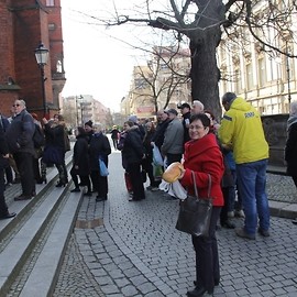 powiększ zdjęcie: Legnicka tradycja. Jałmużniczy chleb, śledź i grosz