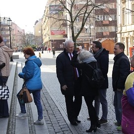 powiększ zdjęcie: Legnicka tradycja. Jałmużniczy chleb, śledź i grosz