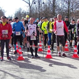 Weź kijki i idź po medale. Już niebawem Mistrzostwa Legnicy w Nordic Walking