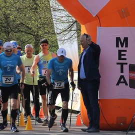powiększ zdjęcie: Malownicze mistrzostwa miłośników chodzenia z kijkami