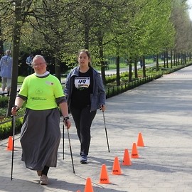 powiększ zdjęcie: Malownicze mistrzostwa miłośników chodzenia z kijkami