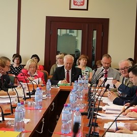 Większe środki na inwestycje i na ratowanie zabytków