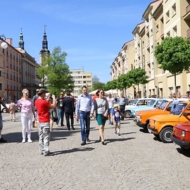 Klasyczne auta przyjechały na legnicki Rynek. I podziwialiśmy je