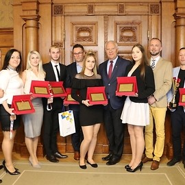 powiększ zdjęcie: Medaliści Mistrzostw Europy w taekwon-do z wizytą u prezydenta