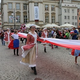 powiększ zdjęcie: 2 dzień Majówki. Jedyna taka biała-czerwona, polonez i Pan Tadeusz