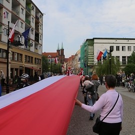 powiększ zdjęcie: 2 dzień Majówki. Jedyna taka biała-czerwona, polonez i Pan Tadeusz