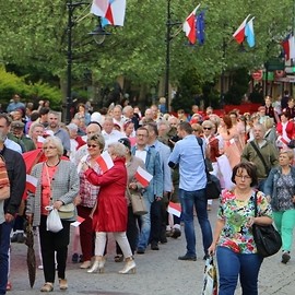 powiększ zdjęcie: 2 dzień Majówki. Jedyna taka biała-czerwona, polonez i Pan Tadeusz
