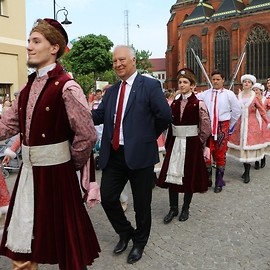 powiększ zdjęcie: 2 dzień Majówki. Jedyna taka biała-czerwona, polonez i Pan Tadeusz
