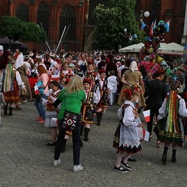 powiększ zdjęcie: 2 dzień Majówki. Jedyna taka biała-czerwona, polonez i Pan Tadeusz