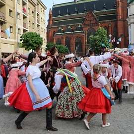 powiększ zdjęcie: 2 dzień Majówki. Jedyna taka biała-czerwona, polonez i Pan Tadeusz