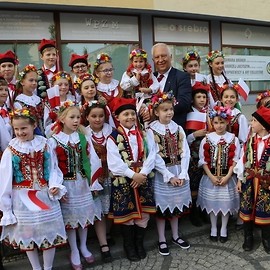 powiększ zdjęcie: 2 dzień Majówki. Jedyna taka biała-czerwona, polonez i Pan Tadeusz