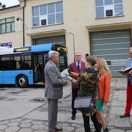 powiększ zdjęcie: Kolejne super autobusy w Legnicy